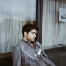 https://cdn-images.dzcdn.net/images/artist/9449091d4fbe9aecd289708e583c4b20/1000x1000-000000-80-0-0.jpg
