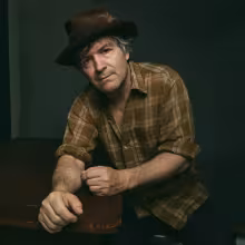 https://cdn-images.dzcdn.net/images/artist/329e13e43caf358f0997eb7020c3177f/1000x1000-000000-80-0-0.jpg