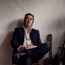 https://cdn-images.dzcdn.net/images/artist/6b09bd57ba8f752057dbff35ddd6c0a4/1000x1000-000000-80-0-0.jpg