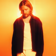 https://cdn-images.dzcdn.net/images/artist/3263b04252ef78d63799cc8a5d10655c/1000x1000-000000-80-0-0.jpg