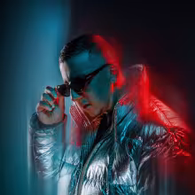 https://cdn-images.dzcdn.net/images/artist/fc7b92c7e4e855035b47f1d738f4a8d7/1000x1000-000000-80-0-0.jpg