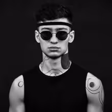https://cdn-images.dzcdn.net/images/artist/a4e66aa3b4e935d0c374593843da985a/1000x1000-000000-80-0-0.jpg