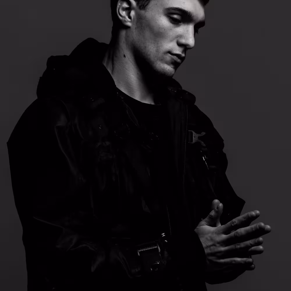 https://cdn-images.dzcdn.net/images/artist/6955c7cacfcb92a4badc9702715ebf67/1000x1000-000000-80-0-0.jpg