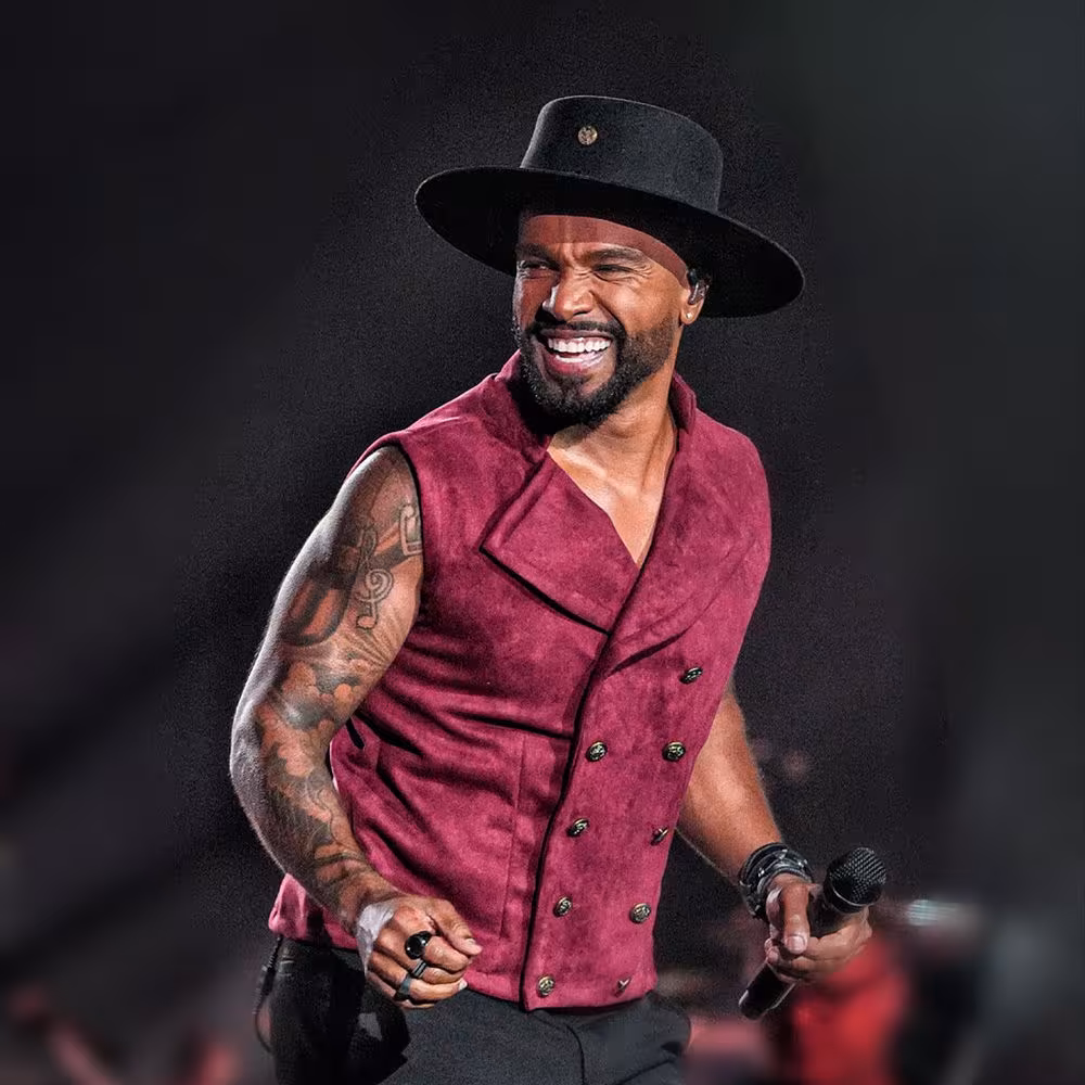 https://cdn-images.dzcdn.net/images/artist/a1732f53cfa3705170b1e7a1cde1da31/1000x1000-000000-80-0-0.jpg