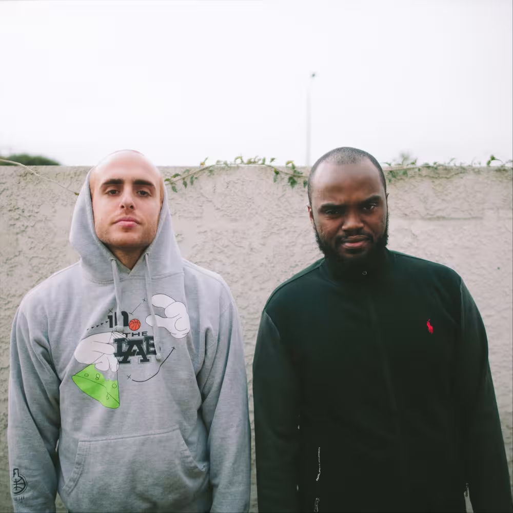 https://cdn-images.dzcdn.net/images/artist/b90784ad42879a2b74446bd1f8765877/1000x1000-000000-80-0-0.jpg