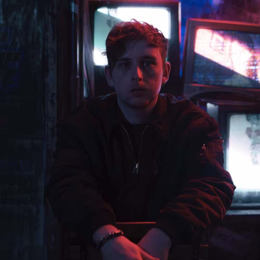 https://cdn-images.dzcdn.net/images/artist/611575cb91c4e977c2bef9e3e836c9e5/1000x1000-000000-80-0-0.jpg