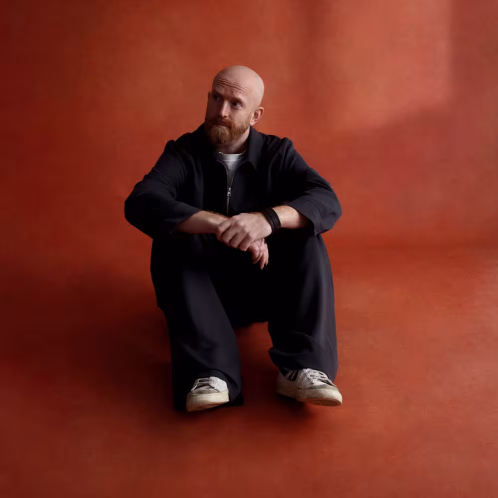 https://cdn-images.dzcdn.net/images/artist/9e3b5d69add1cb19503e1bea010547f2/1000x1000-000000-80-0-0.jpg